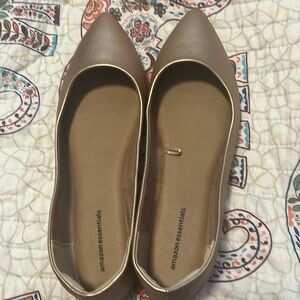 Low heel dress shoes